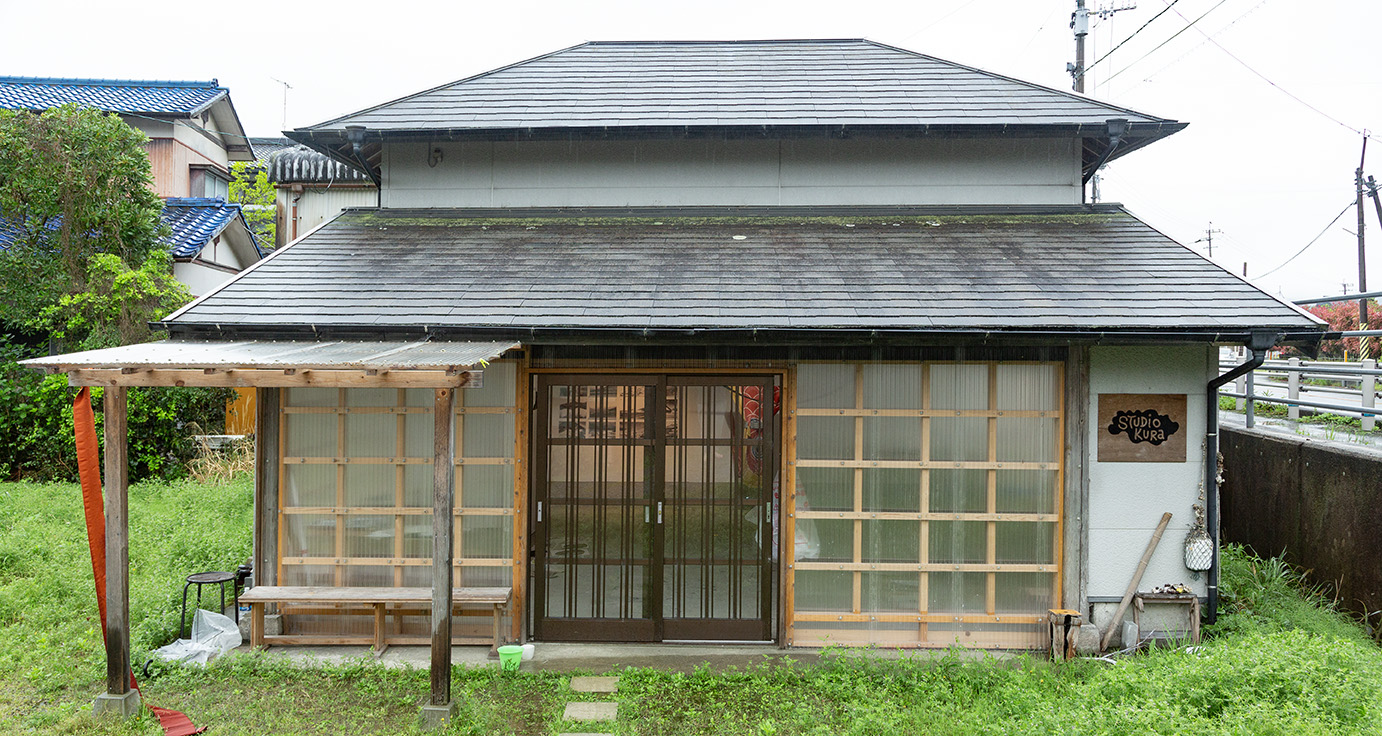_House1 studioFront sm